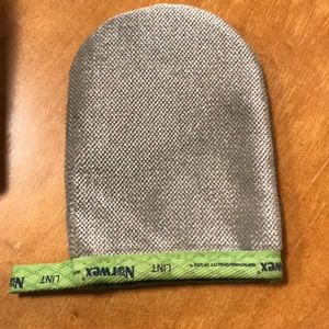Norwex lint mitt